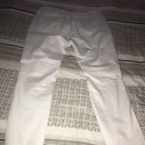White distressed Judy blue jeans size 9 new w/tags